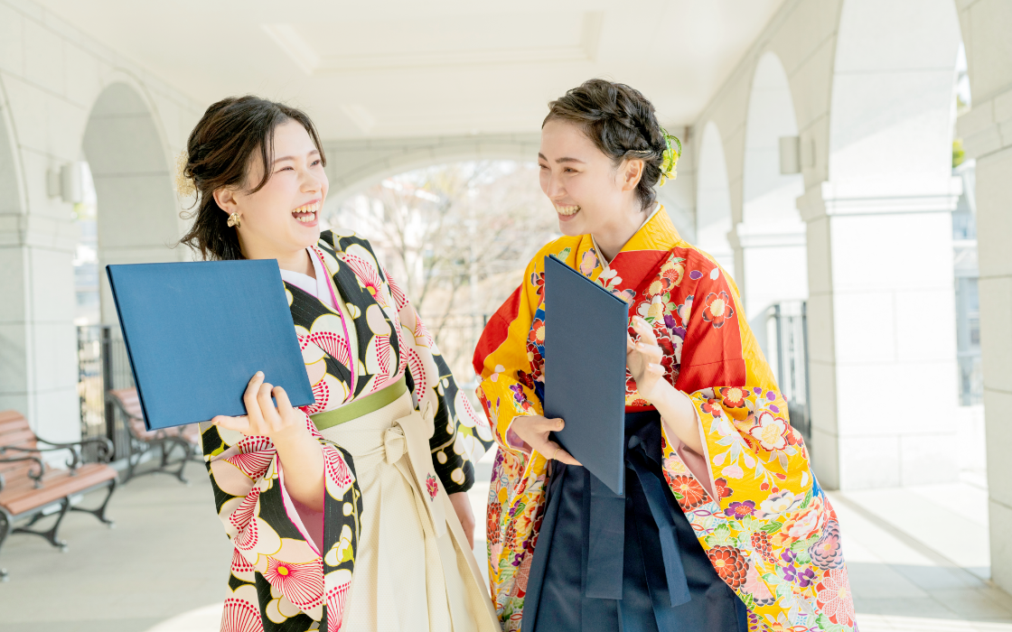 学内で卒業袴の予約展示会を実施